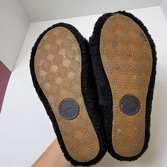 UGG Slippers Womens 6 Fluff Yeah Black Open Toe Sheepskin Slide Elastic Strap - Picture 5 of 8